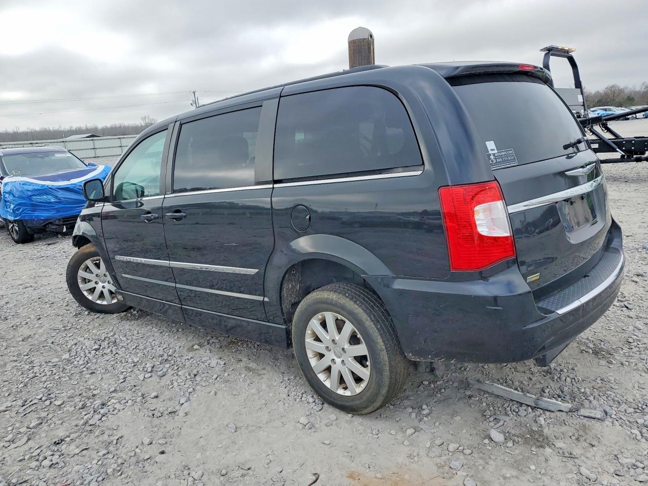 2013 CHRYSLER TOWN & COUNTRY TOURING photo 3