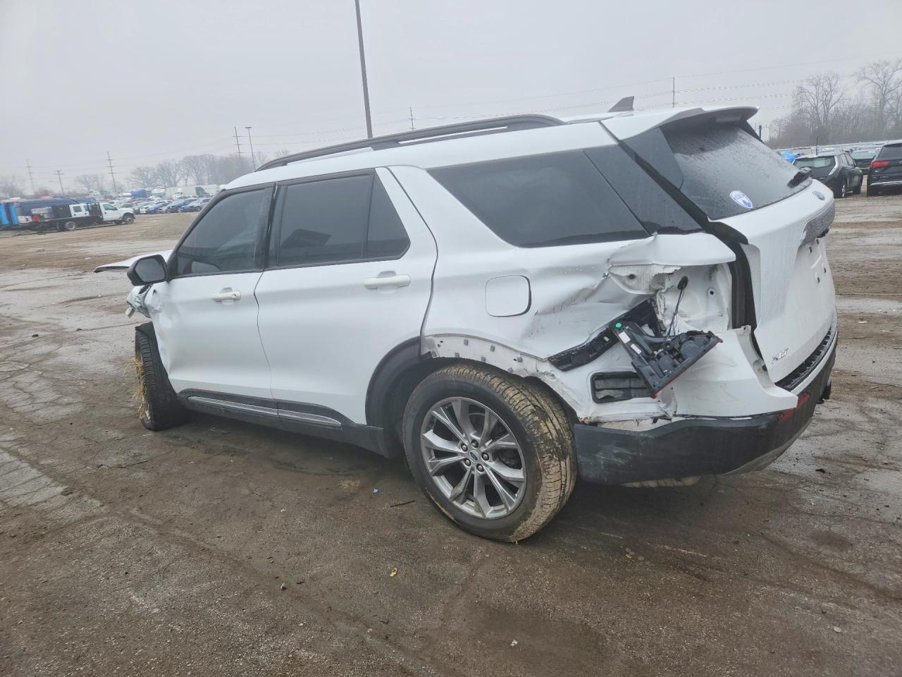 2021 FORD EXPLORER XLT photo 4