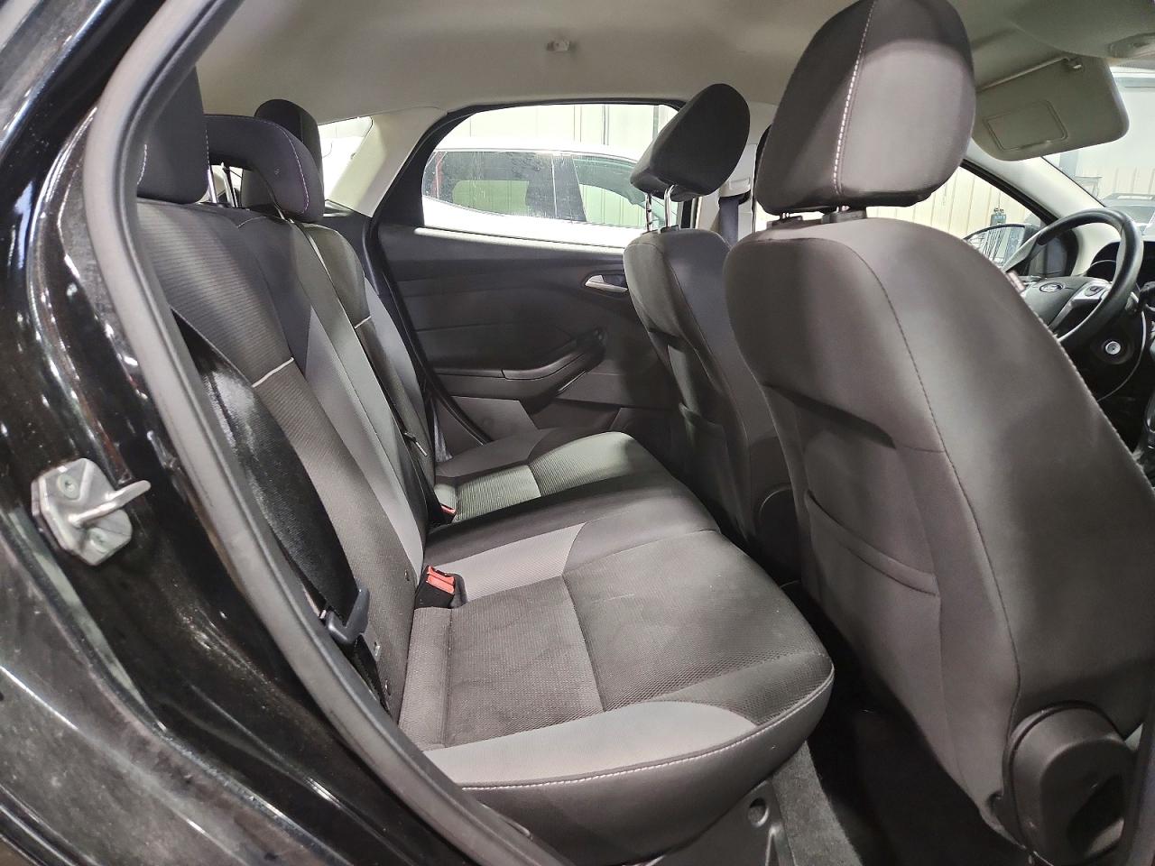 2014 FORD FOCUS SE photo 11