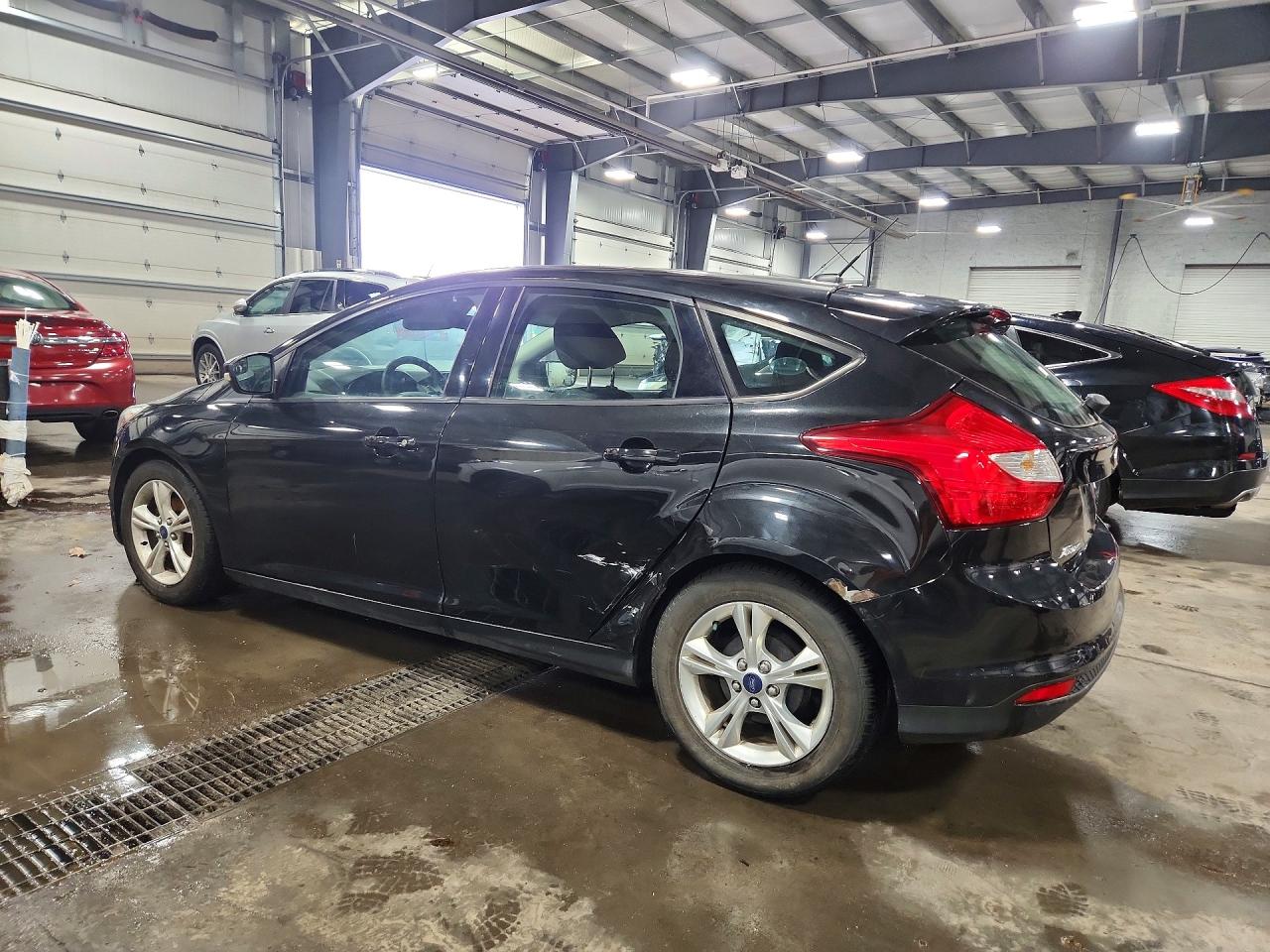 2014 FORD FOCUS SE photo 2