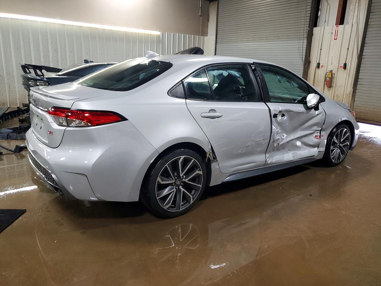 2021 TOYOTA COROLLA SE photo 3