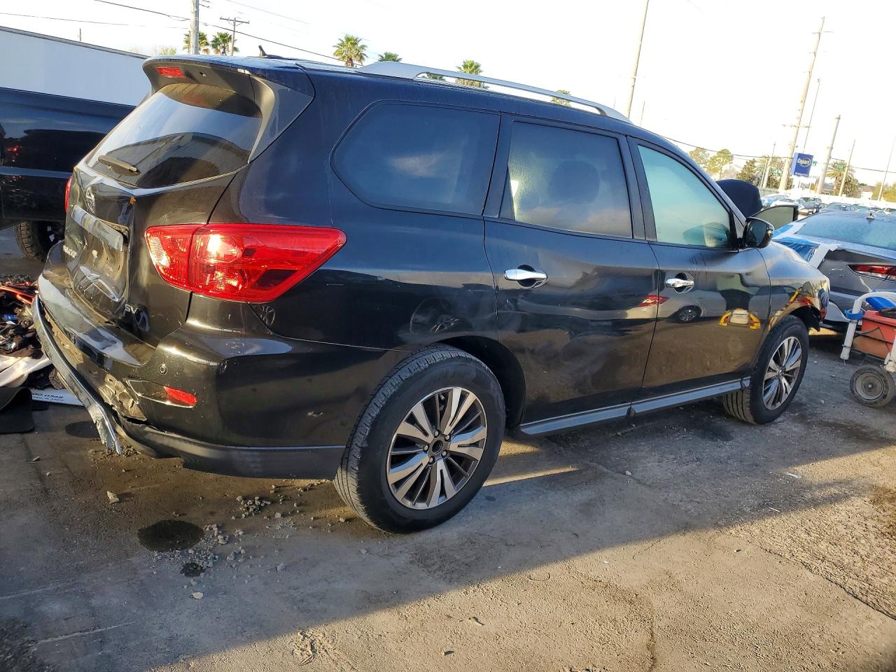 2017 NISSAN PATHFINDER SV photo 5