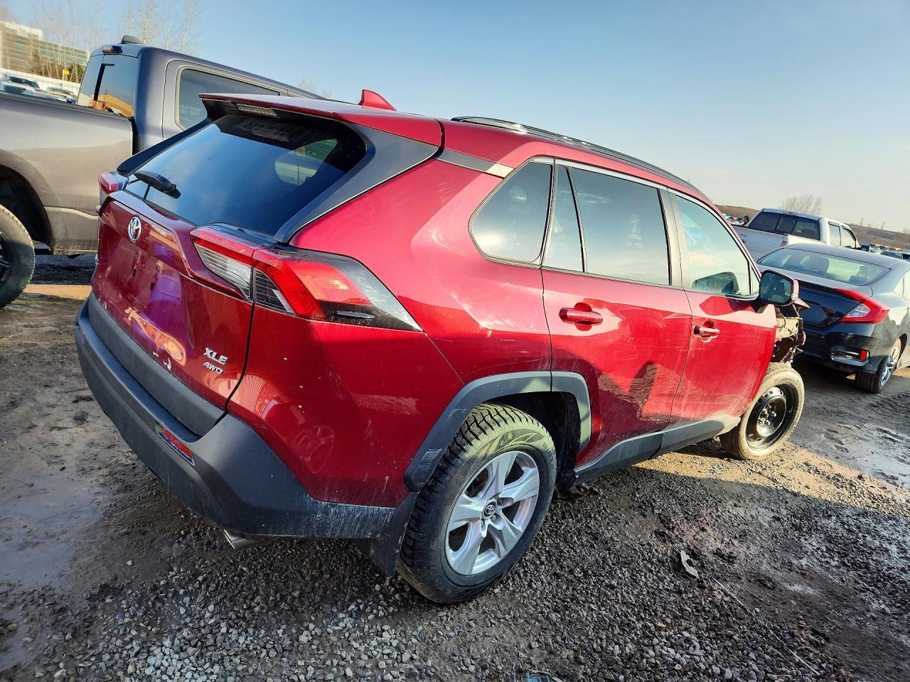2019 TOYOTA RAV4 XLE photo 3