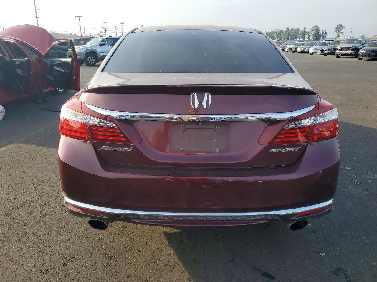 2016 HONDA ACCORD photo 16