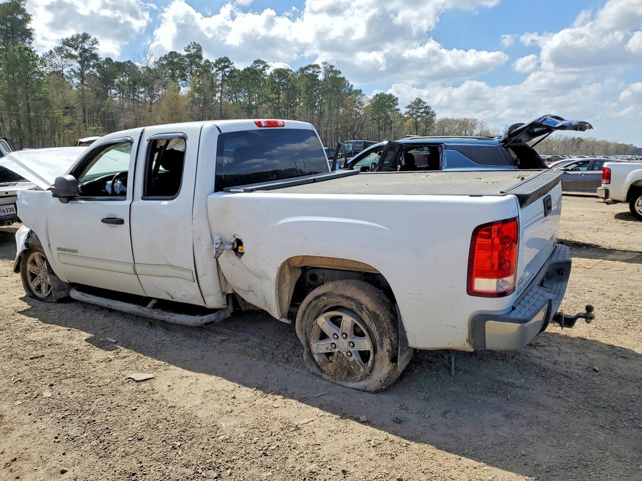 2012 GMC SIERRA C1500 SLE photo 2