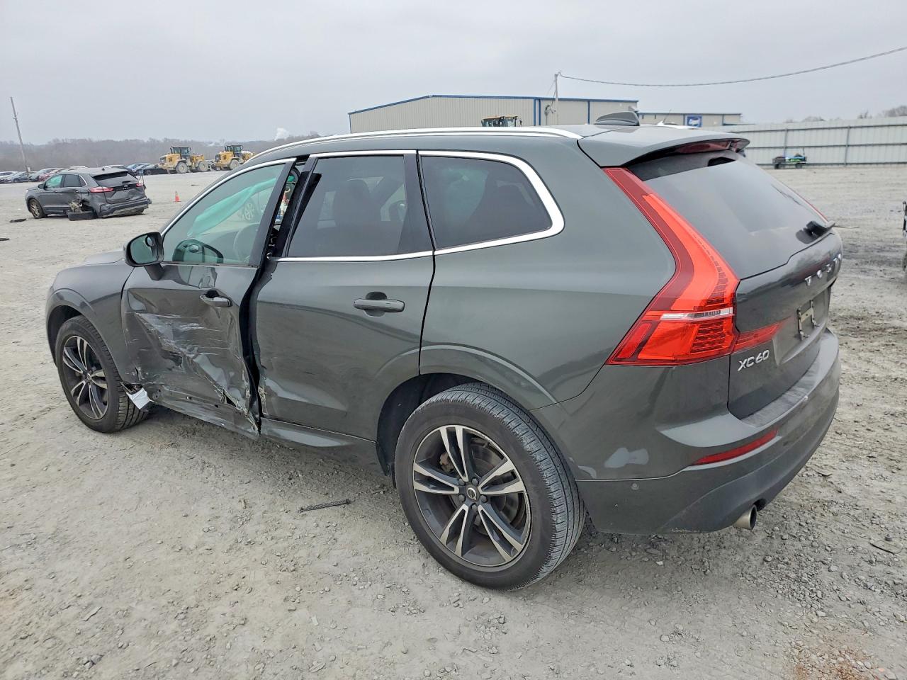 2019 VOLVO XC60 T6 MOMENTUM photo 2