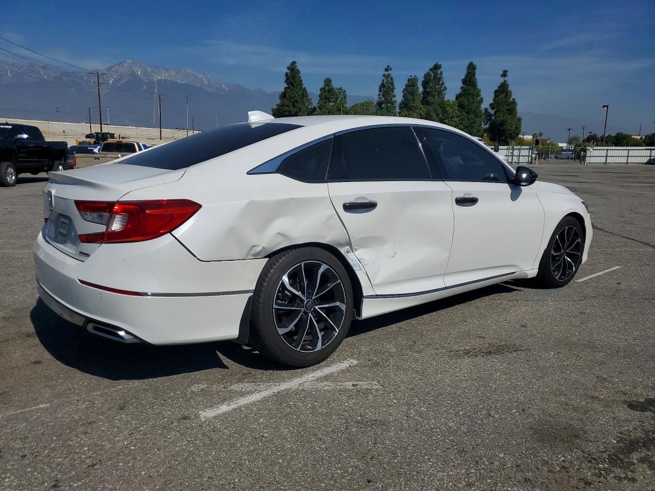 2018 HONDA ACCORD TOURING photo 7