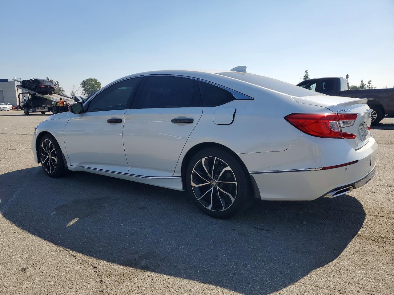 2018 HONDA ACCORD TOURING photo 4