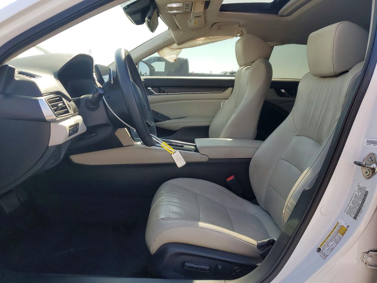 2018 HONDA ACCORD TOURING photo 19
