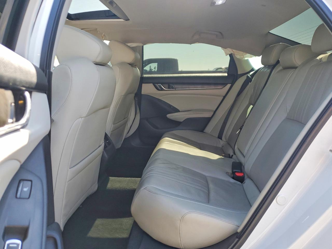 2018 HONDA ACCORD TOURING photo 28