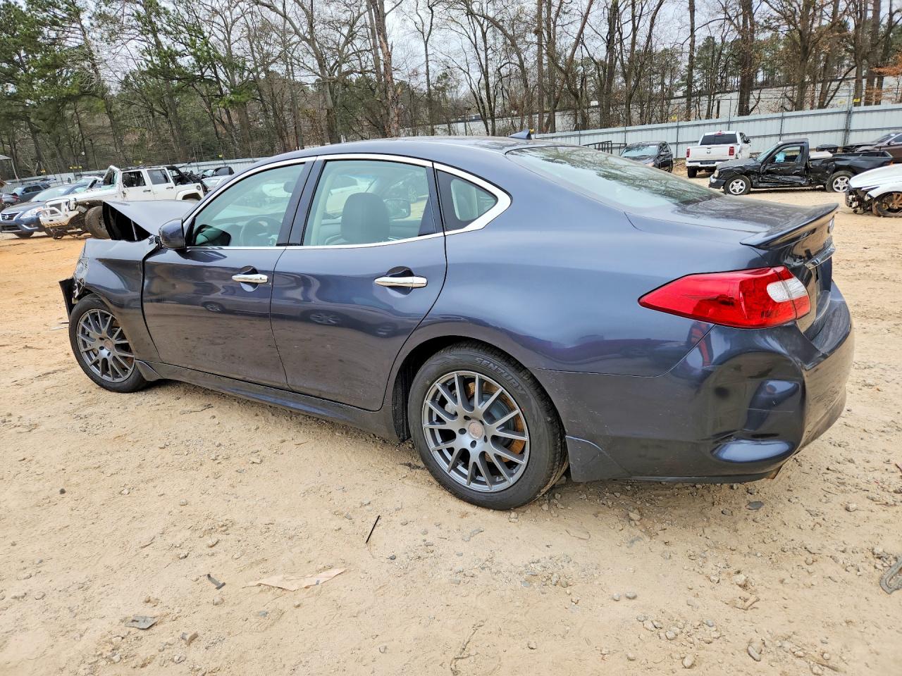 2011 INFINITI M37 photo 2