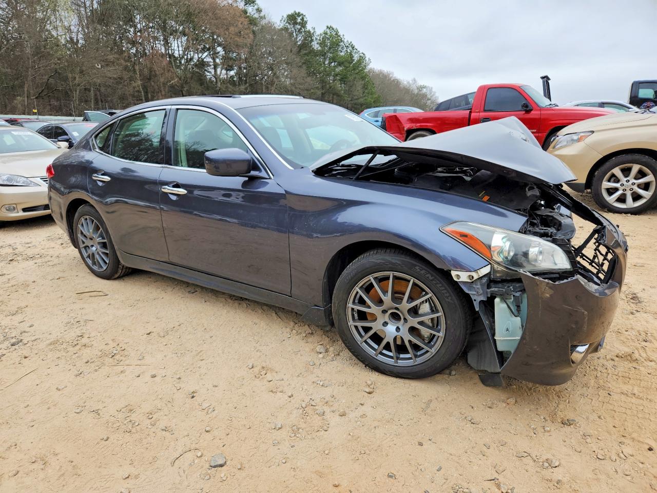 2011 INFINITI M37 photo 4
