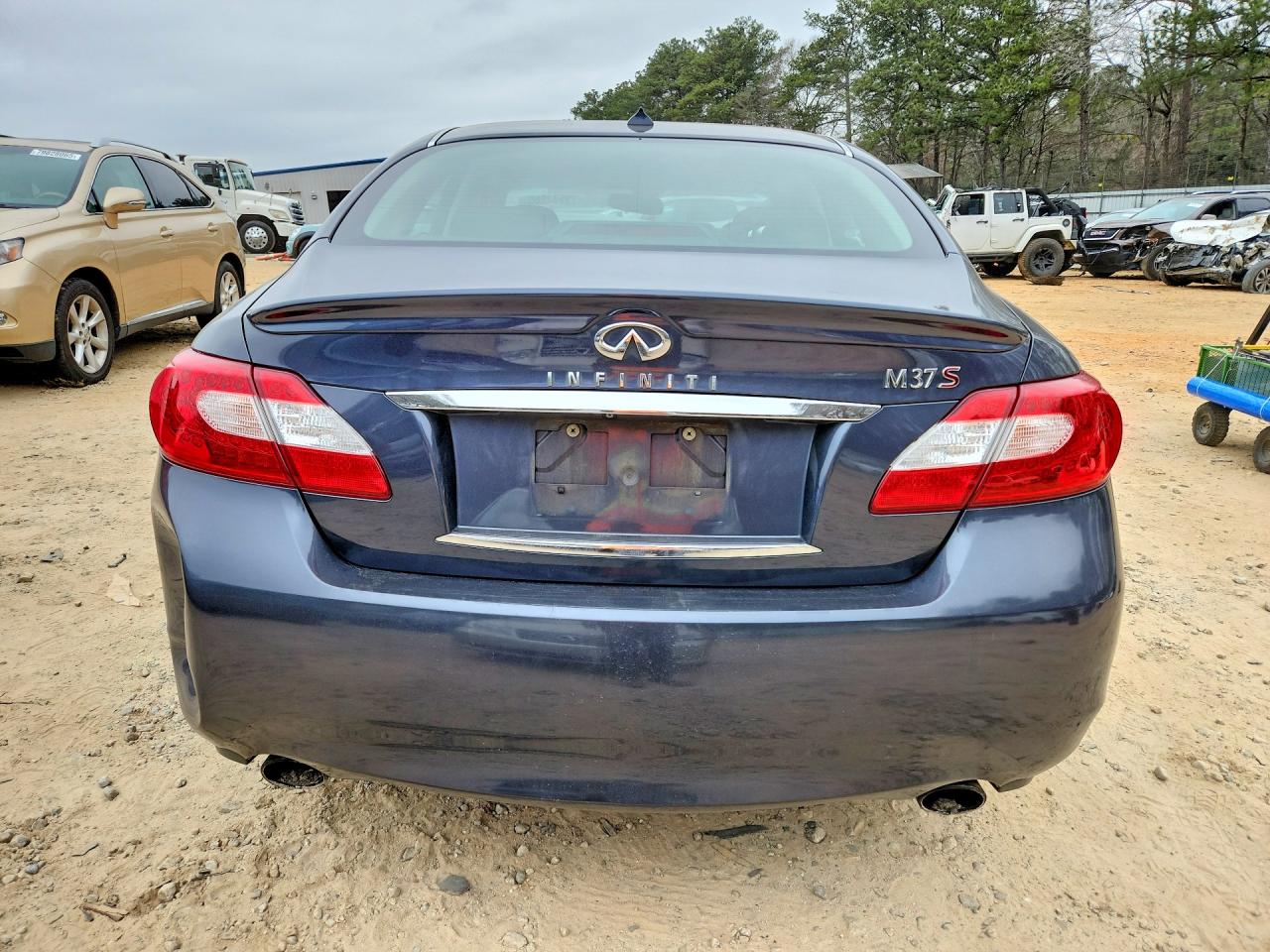 2011 INFINITI M37 photo 6