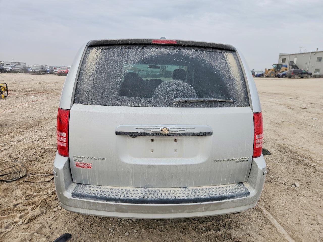 2010 CHRYSLER TOWN & COUNTRY TOURING photo 6