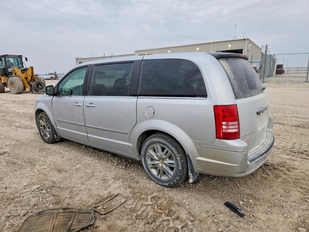 2010 CHRYSLER TOWN & COUNTRY TOURING photo 2