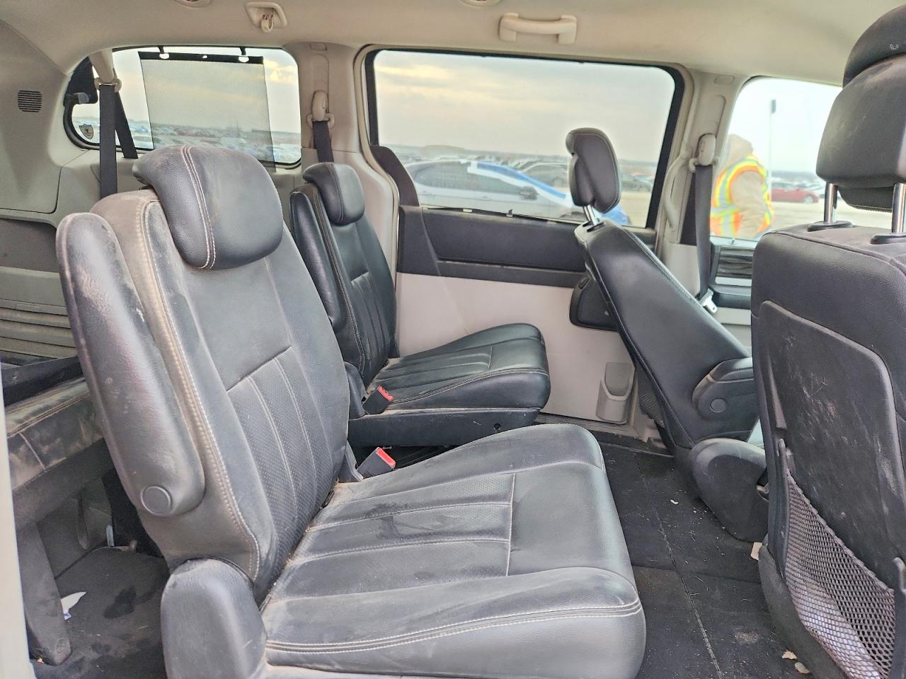 2010 CHRYSLER TOWN & COUNTRY TOURING photo 11