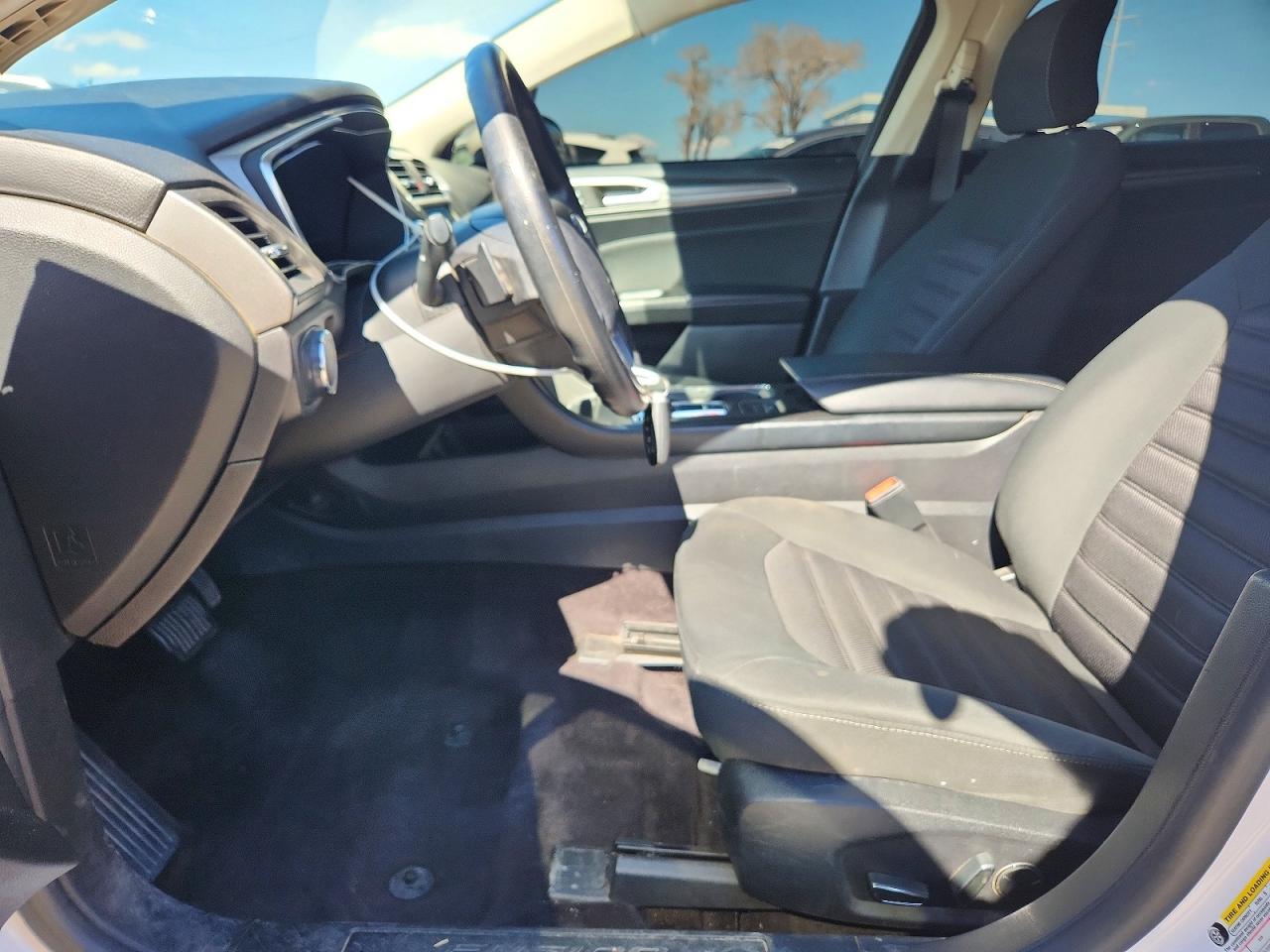 2017 FORD FUSION SE photo 19