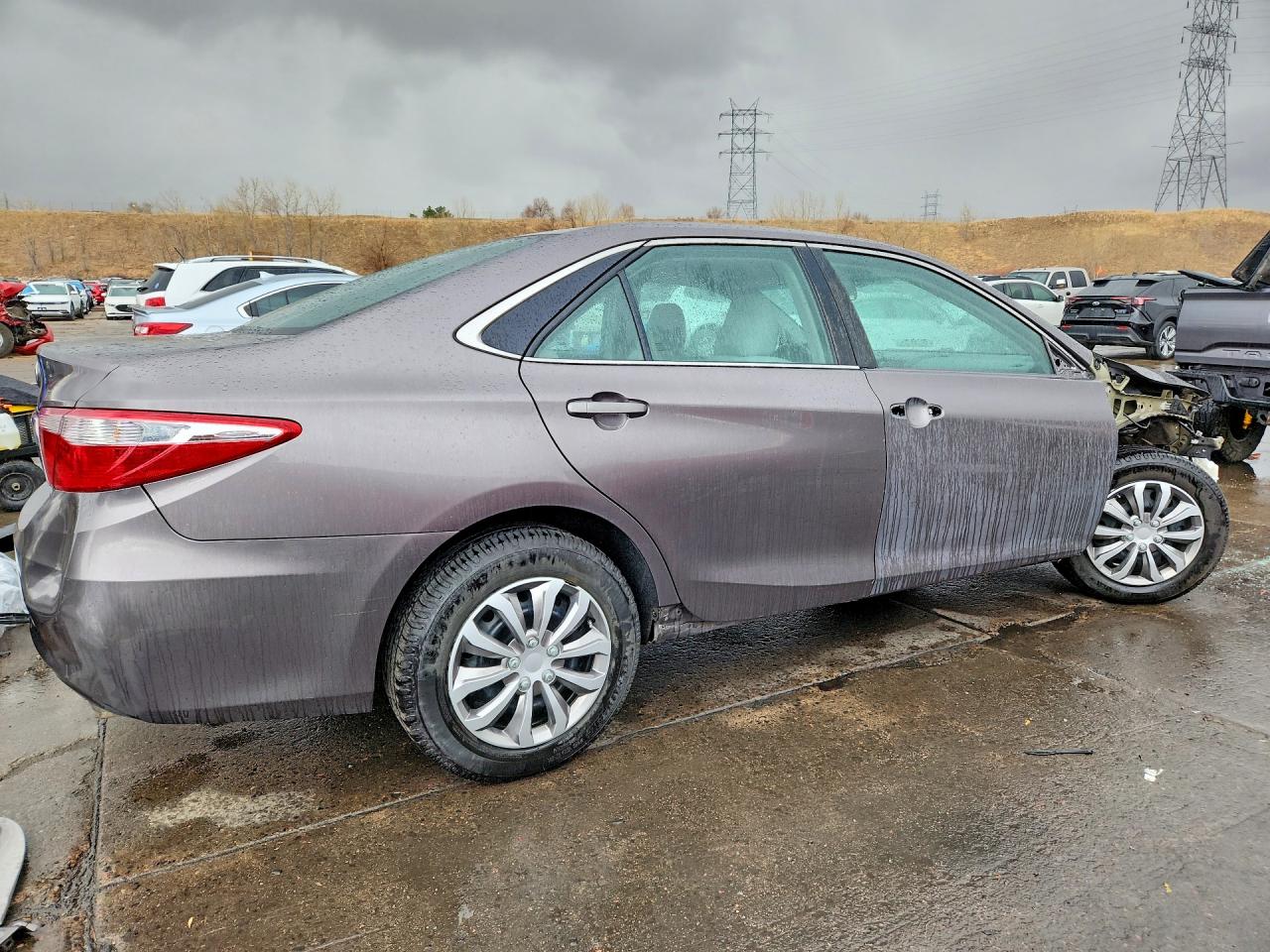 2015 TOYOTA CAMRY LE photo 3