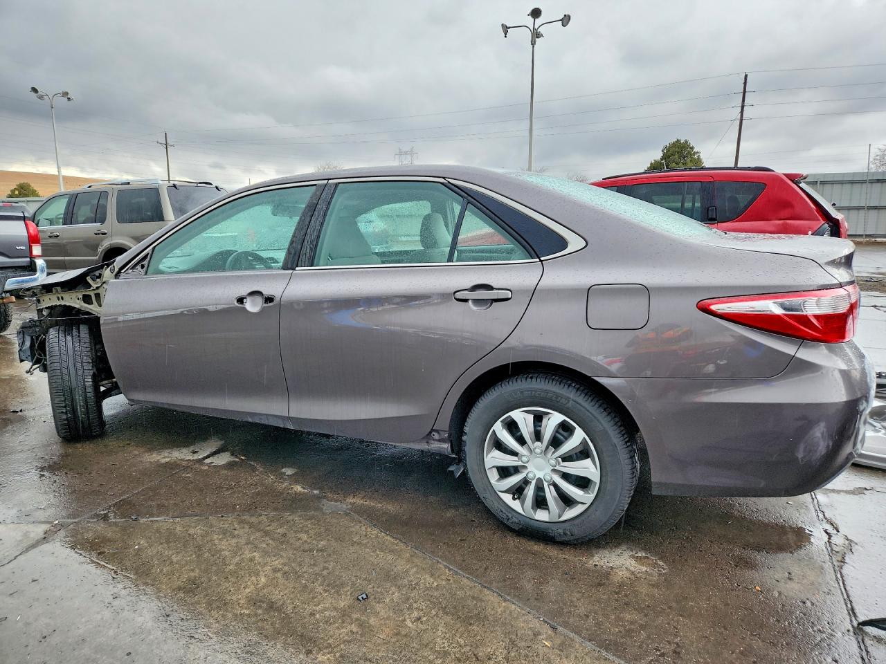 2015 TOYOTA CAMRY LE photo 2