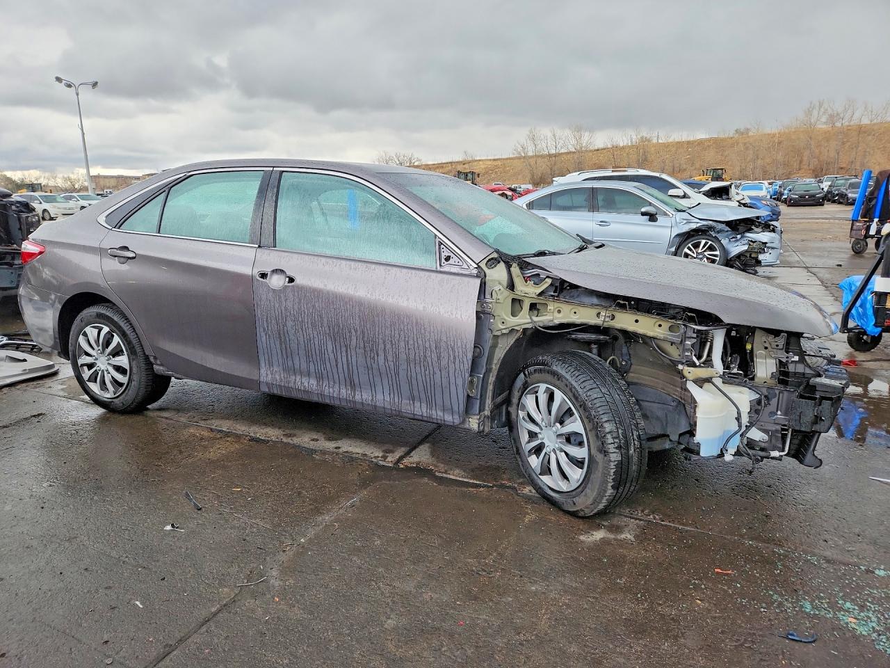 2015 TOYOTA CAMRY LE photo 4