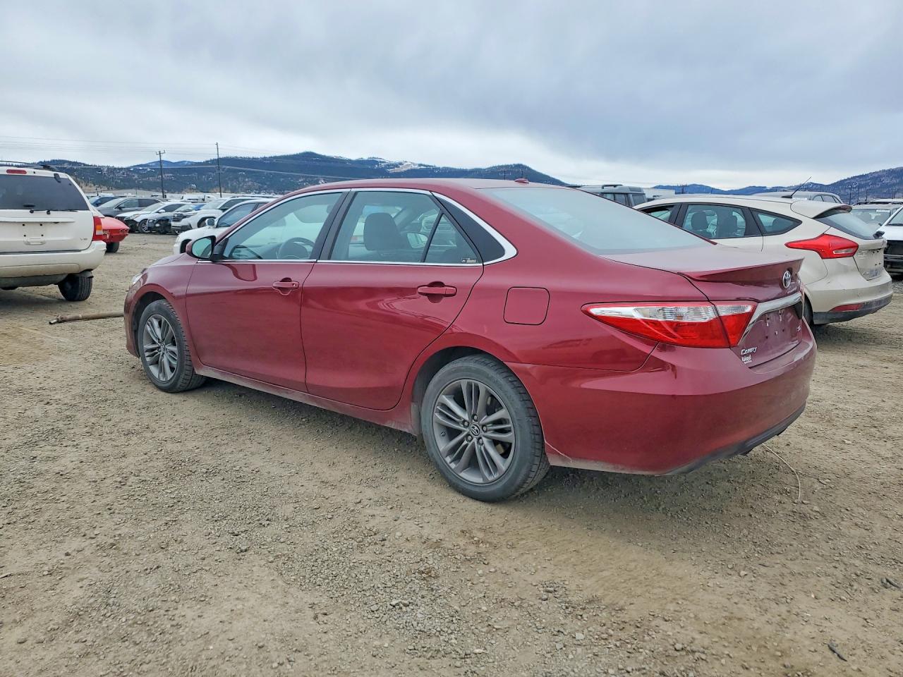 2016 TOYOTA CAMRY SE photo 3