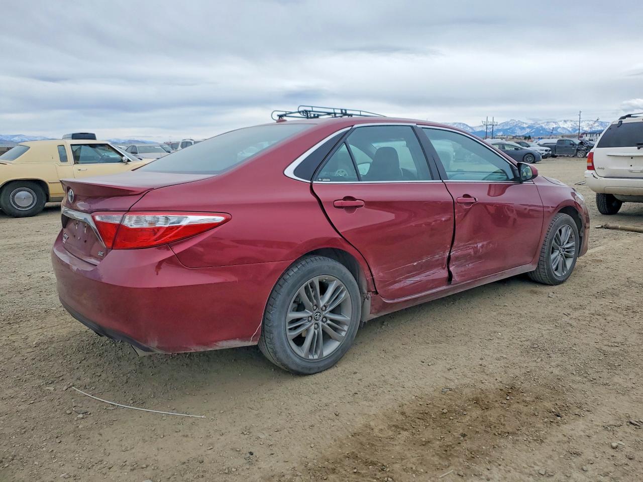 2016 TOYOTA CAMRY SE photo 5