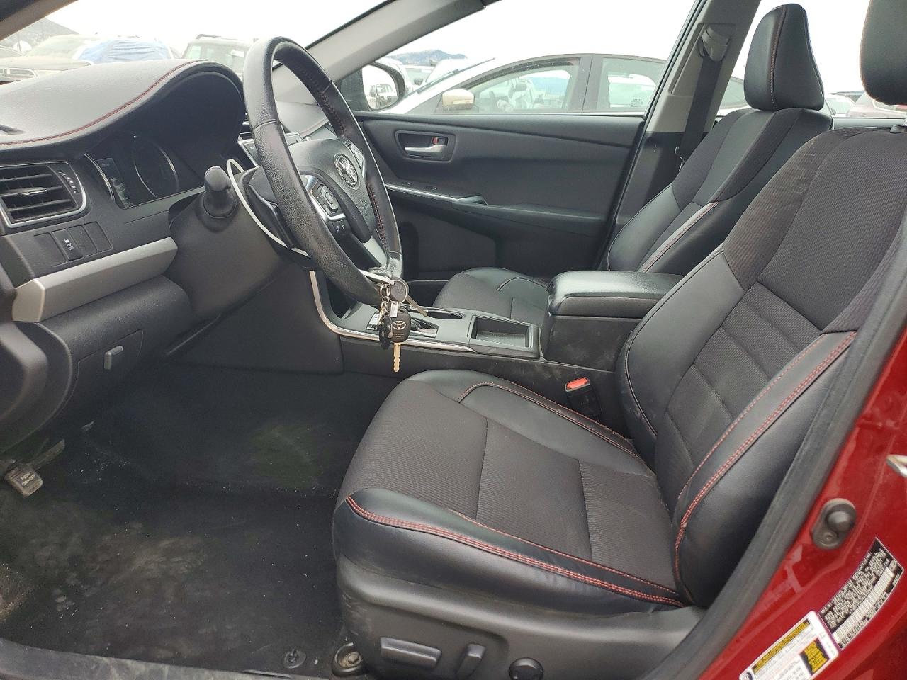 2016 TOYOTA CAMRY SE photo 13