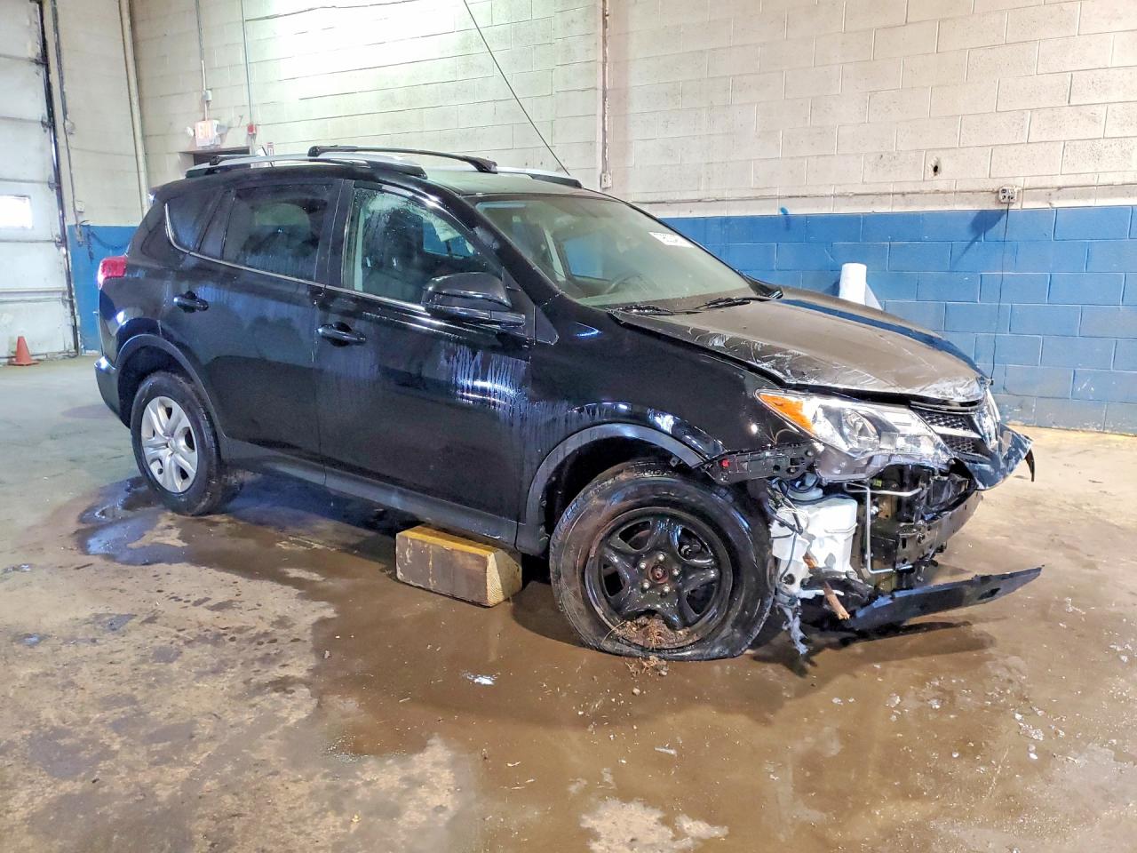 2015 TOYOTA RAV4 LE photo 4