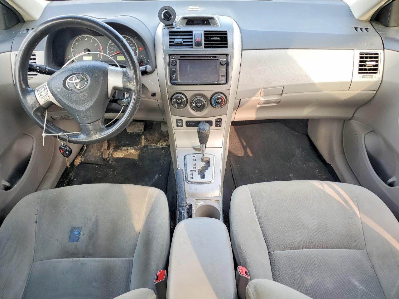 2013 TOYOTA COROLLA L photo 8