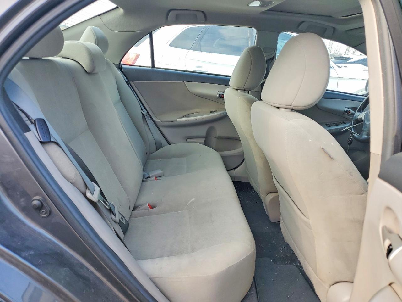 2013 TOYOTA COROLLA L photo 10