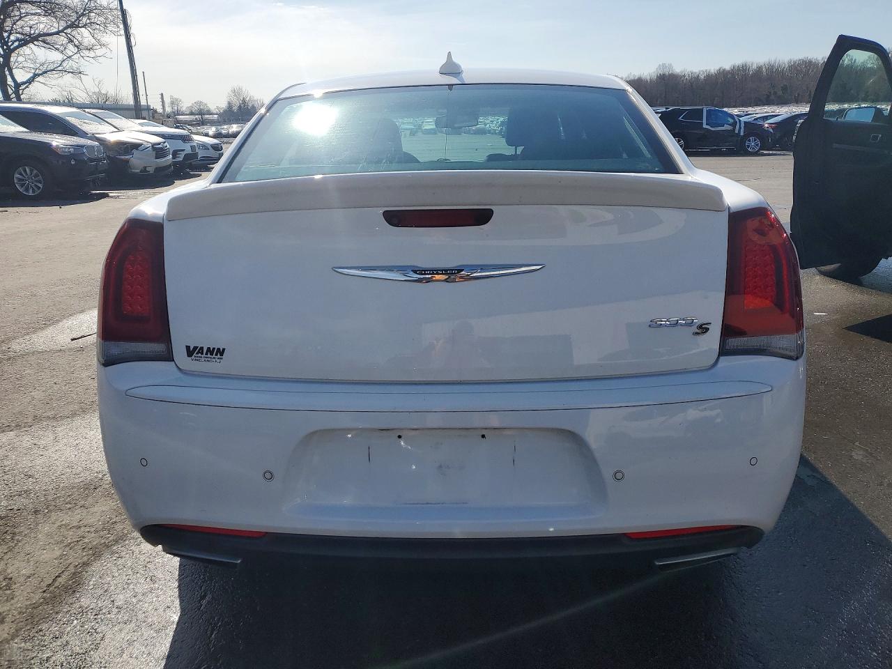 2018 CHRYSLER 300 S photo 6