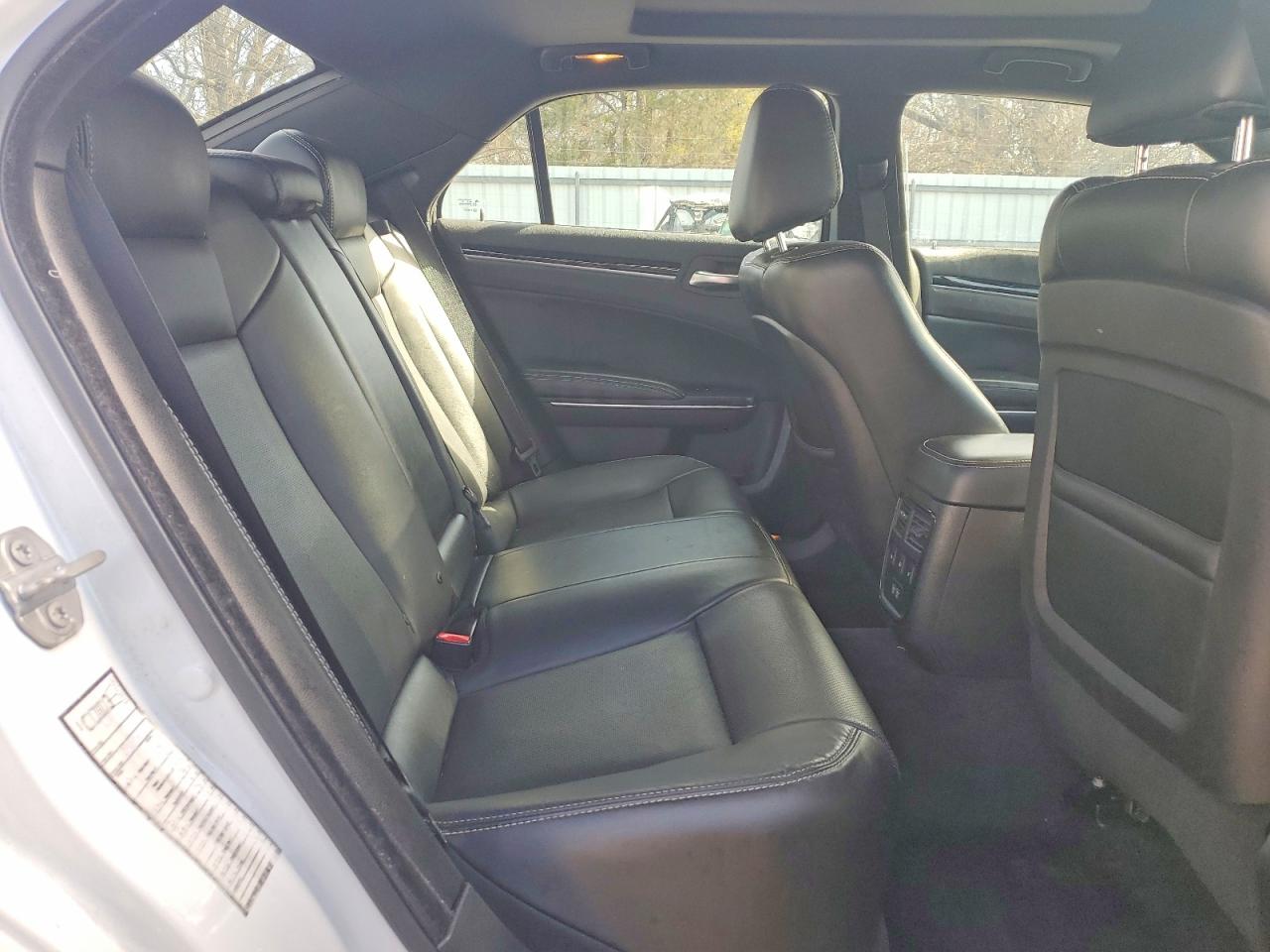 2018 CHRYSLER 300 S photo 10