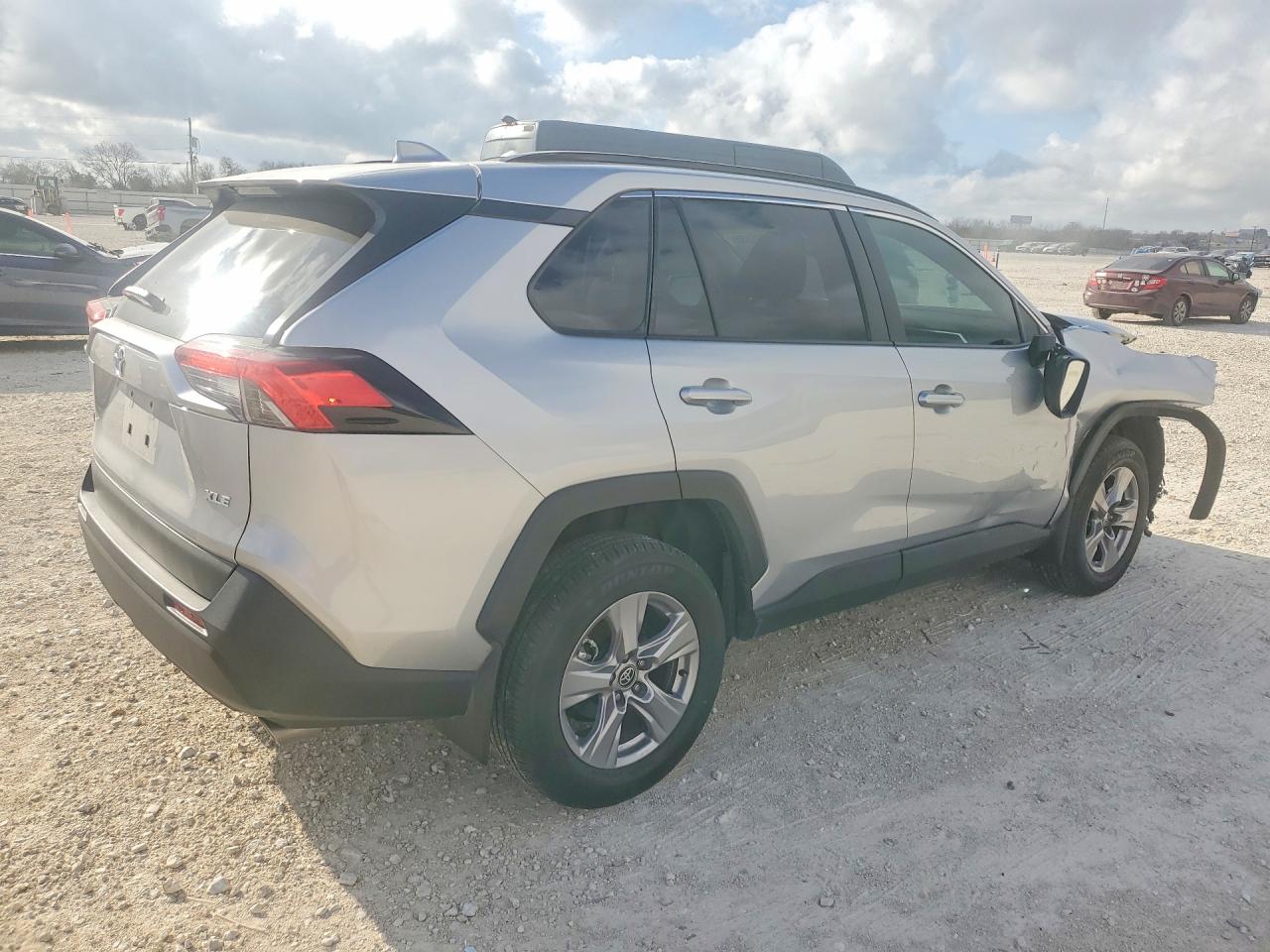 2025 TOYOTA RAV4 XLE photo 5