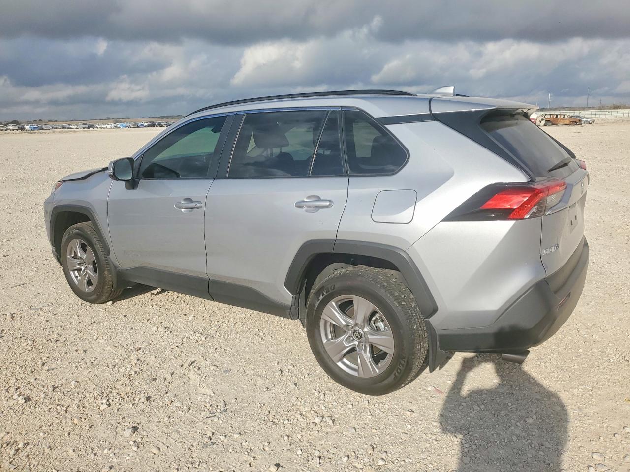 2025 TOYOTA RAV4 XLE photo 3