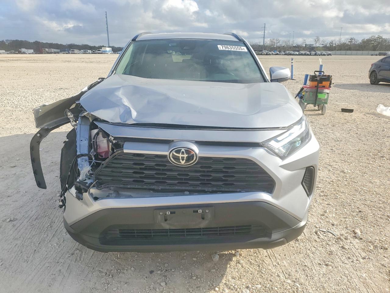 2025 TOYOTA RAV4 XLE photo 9