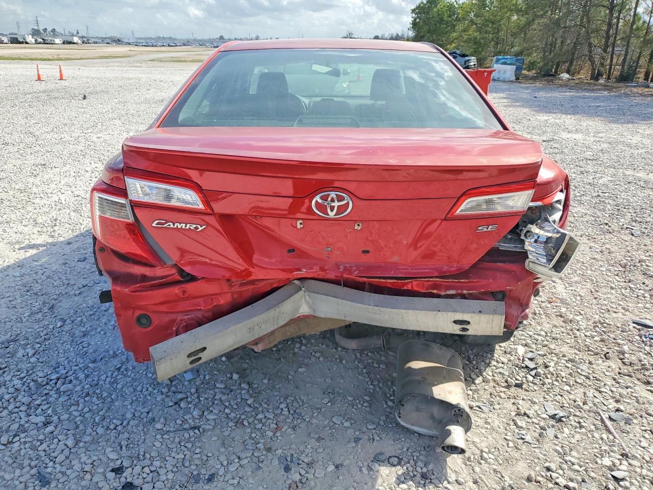 2014 TOYOTA CAMRY SE photo 6