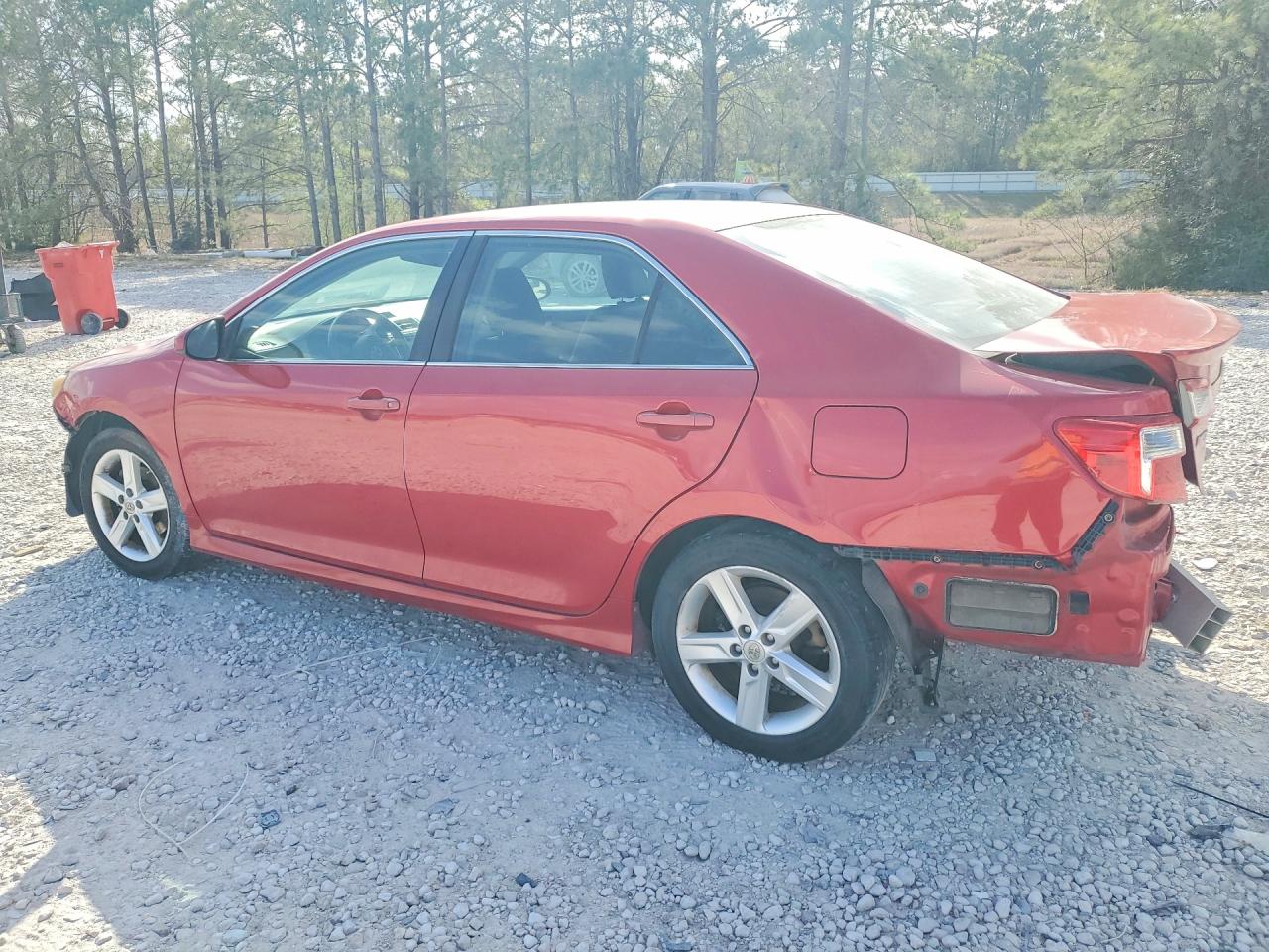 2014 TOYOTA CAMRY SE photo 2