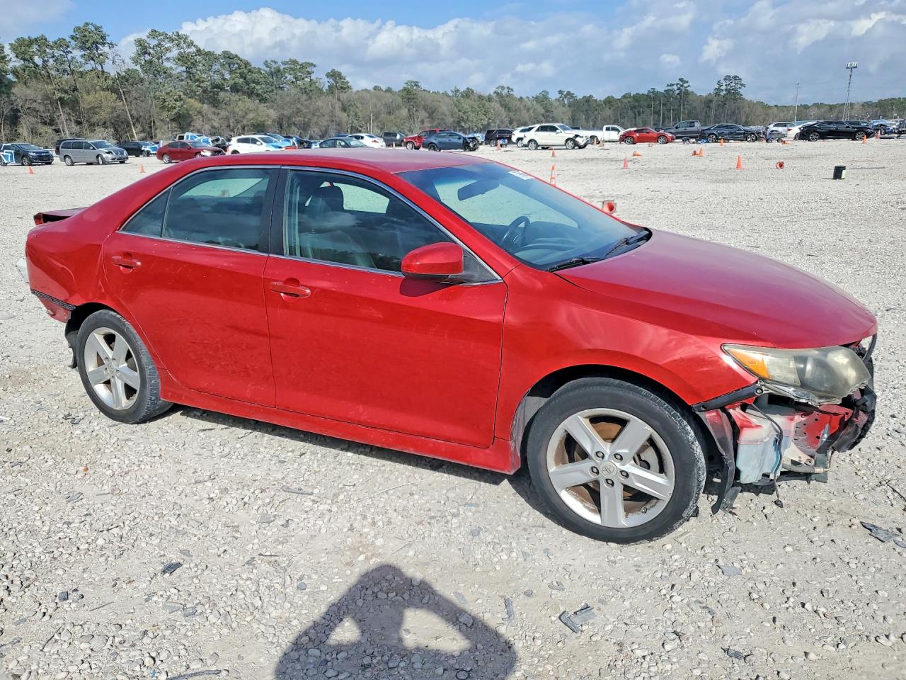 2014 TOYOTA CAMRY SE photo 4