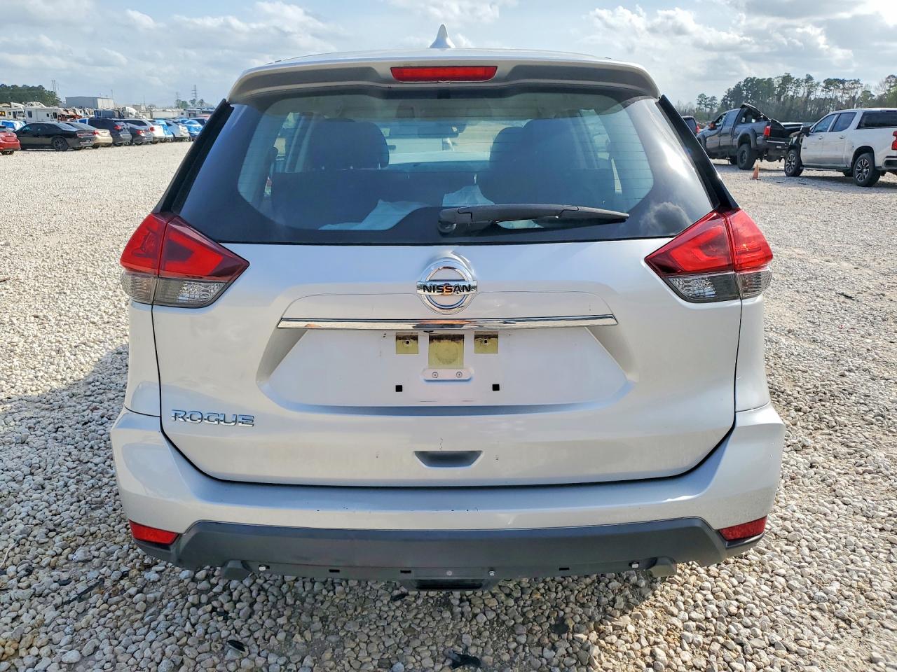 2020 NISSAN ROGUE S photo 11