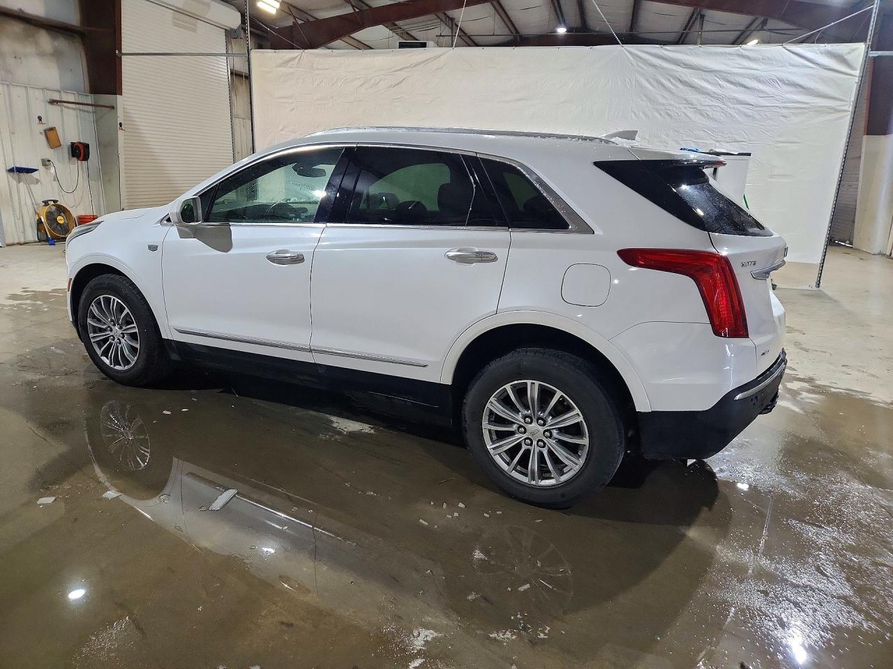2017 CADILLAC XT5 LUXURY photo 3