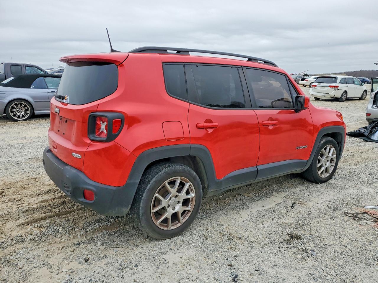 2019 JEEP RENEGADE LATITUDE photo 3