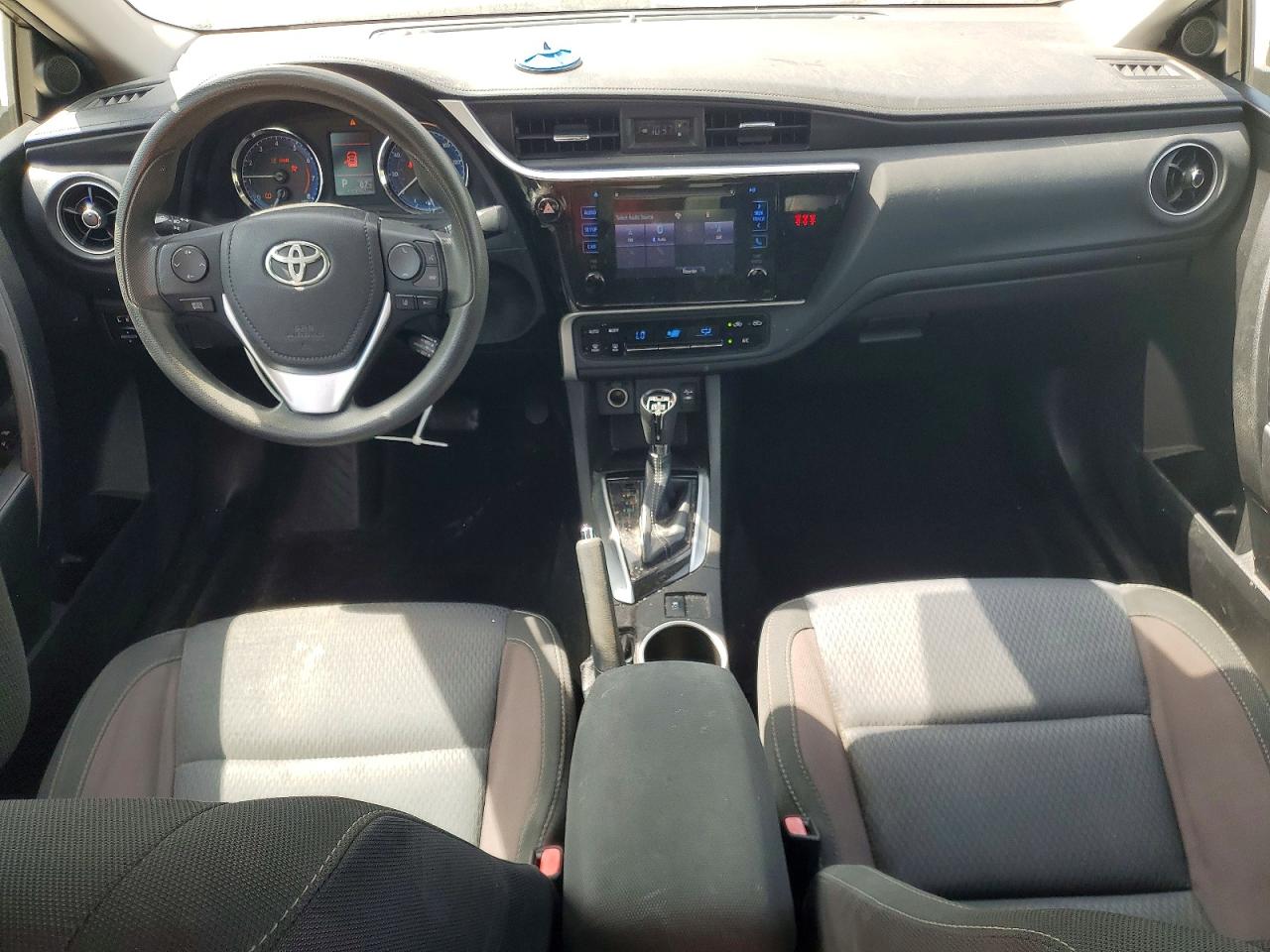 2018 TOYOTA COROLLA LE photo 15