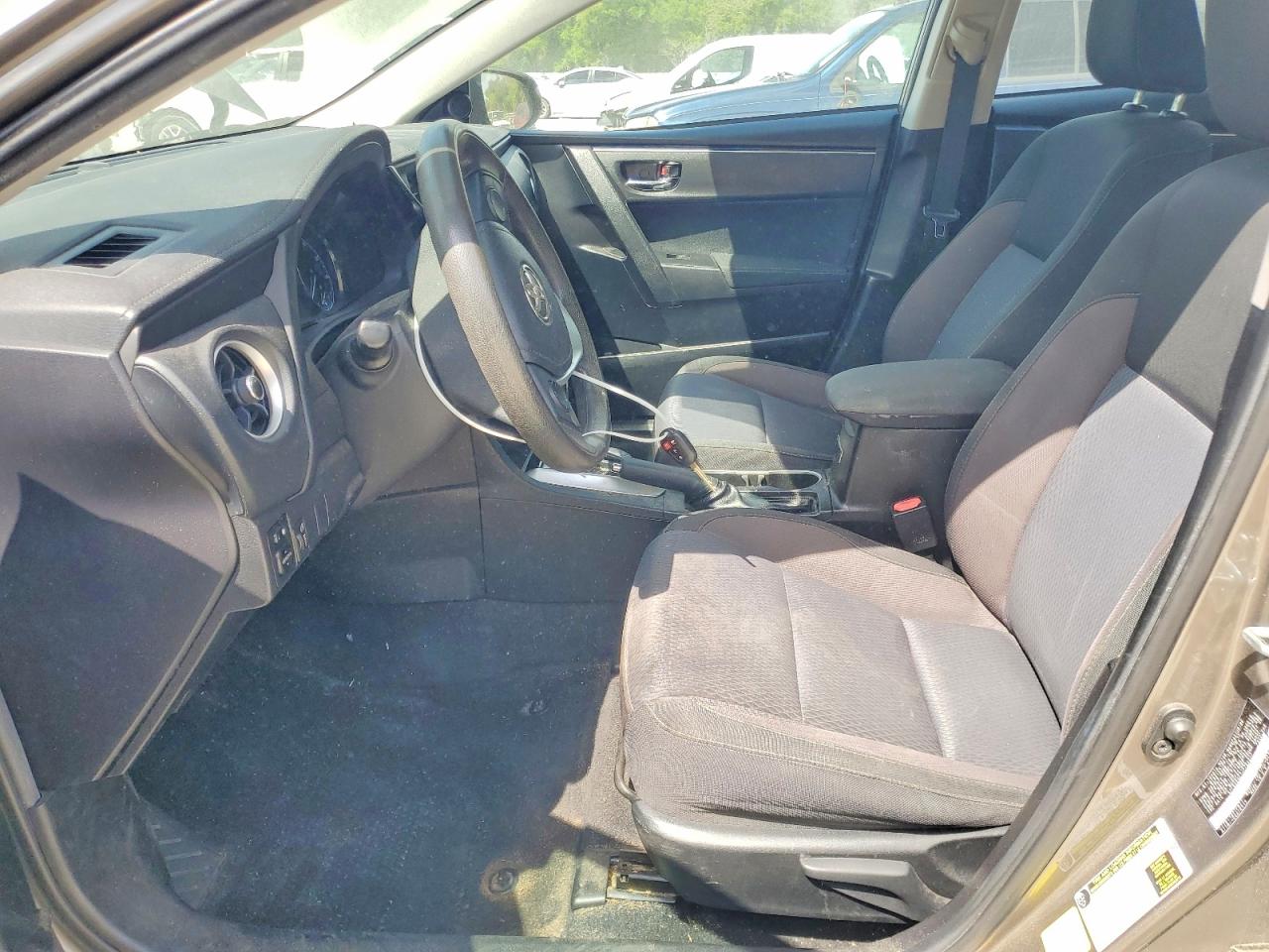 2018 TOYOTA COROLLA LE photo 13