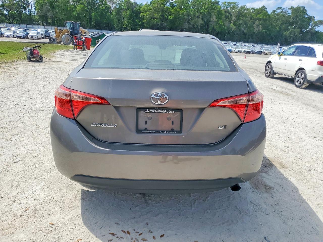 2018 TOYOTA COROLLA LE photo 11