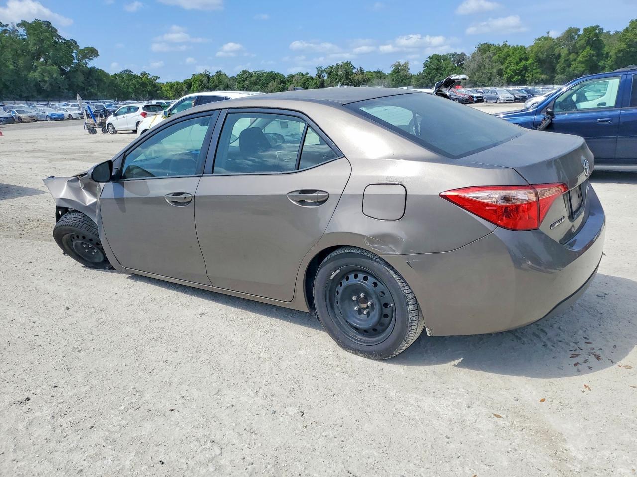 2018 TOYOTA COROLLA LE photo 3