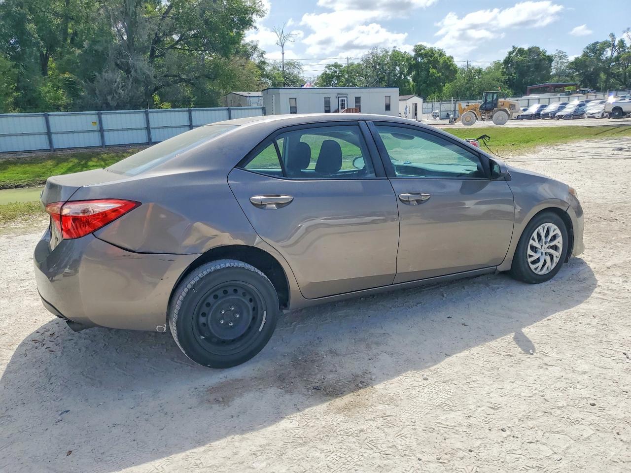 2018 TOYOTA COROLLA LE photo 5