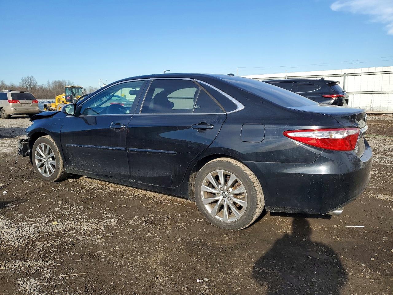 2016 TOYOTA CAMRY XLE V6 photo 2