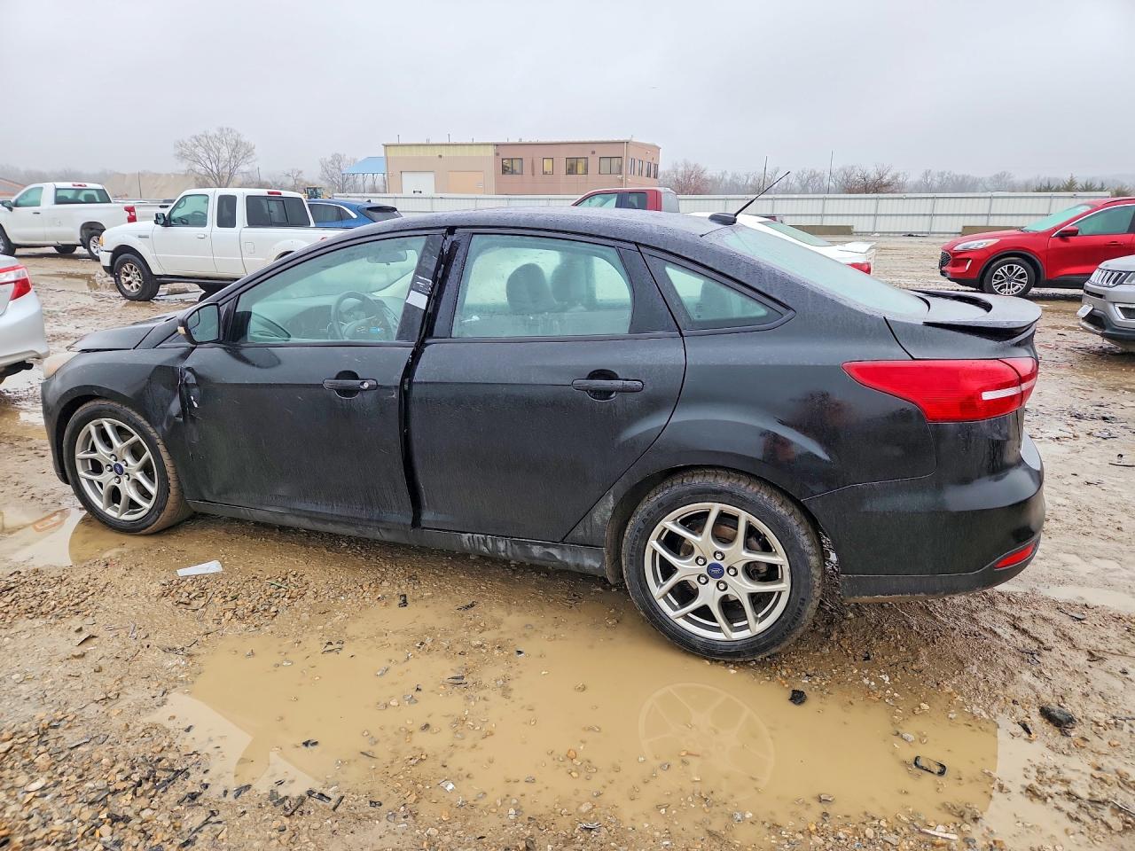 2015 FORD FOCUS SE photo 2