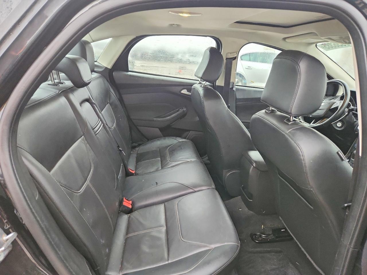 2015 FORD FOCUS SE photo 10