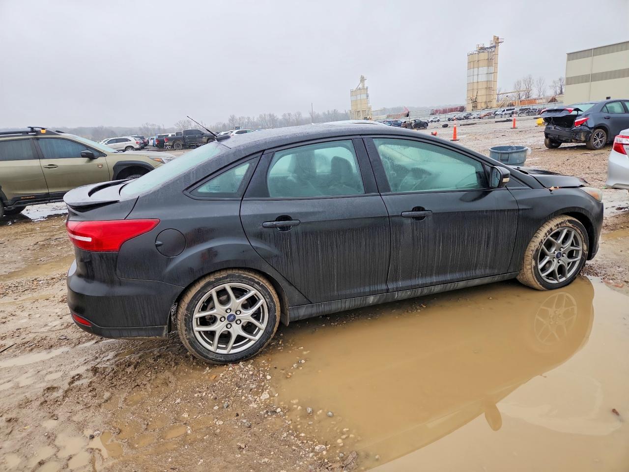 2015 FORD FOCUS SE photo 3